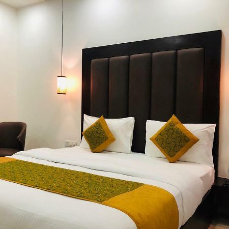 Hotel Royal Palace Hapur 외부 사진