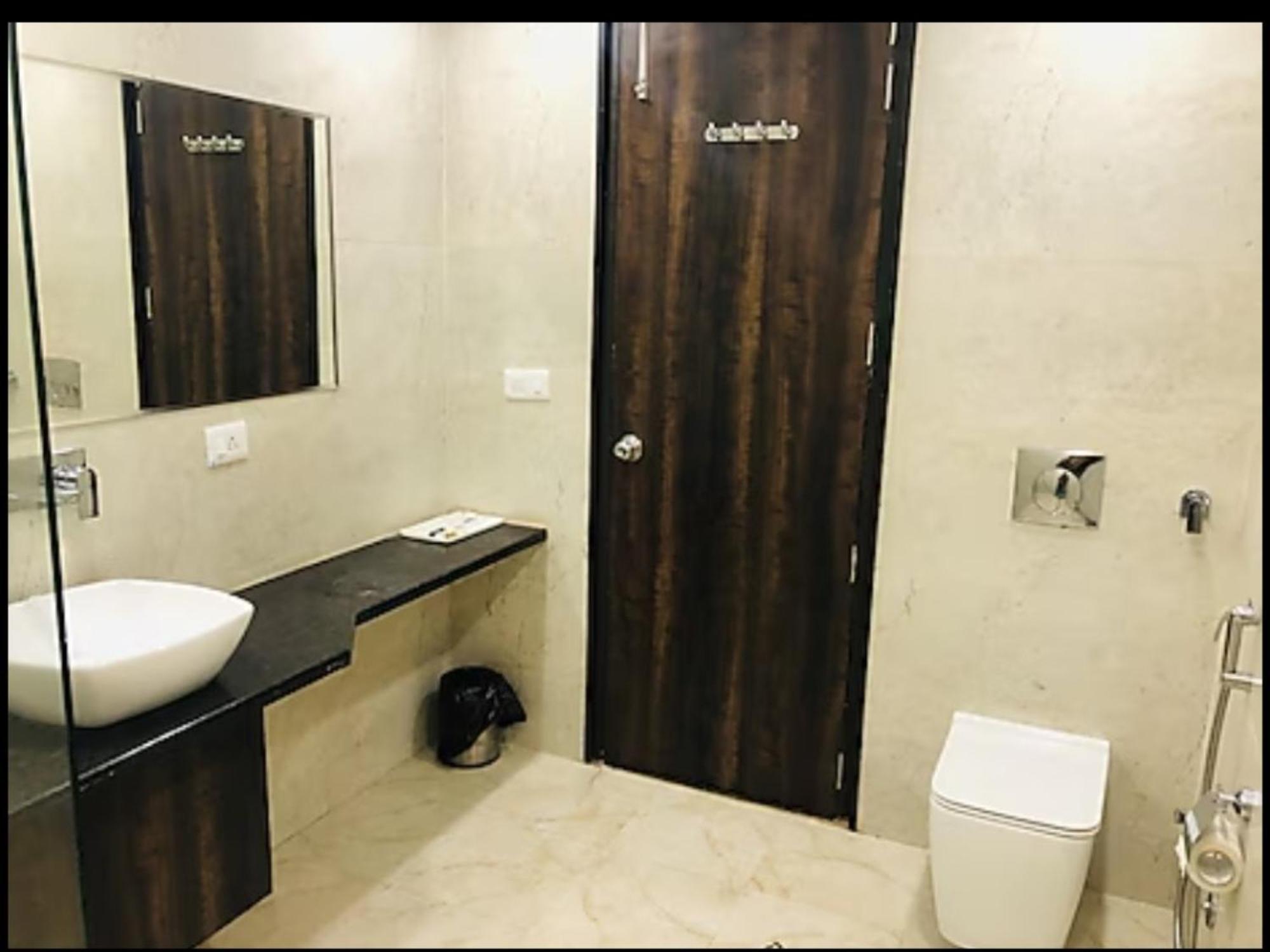 Hotel Royal Palace Hapur 외부 사진