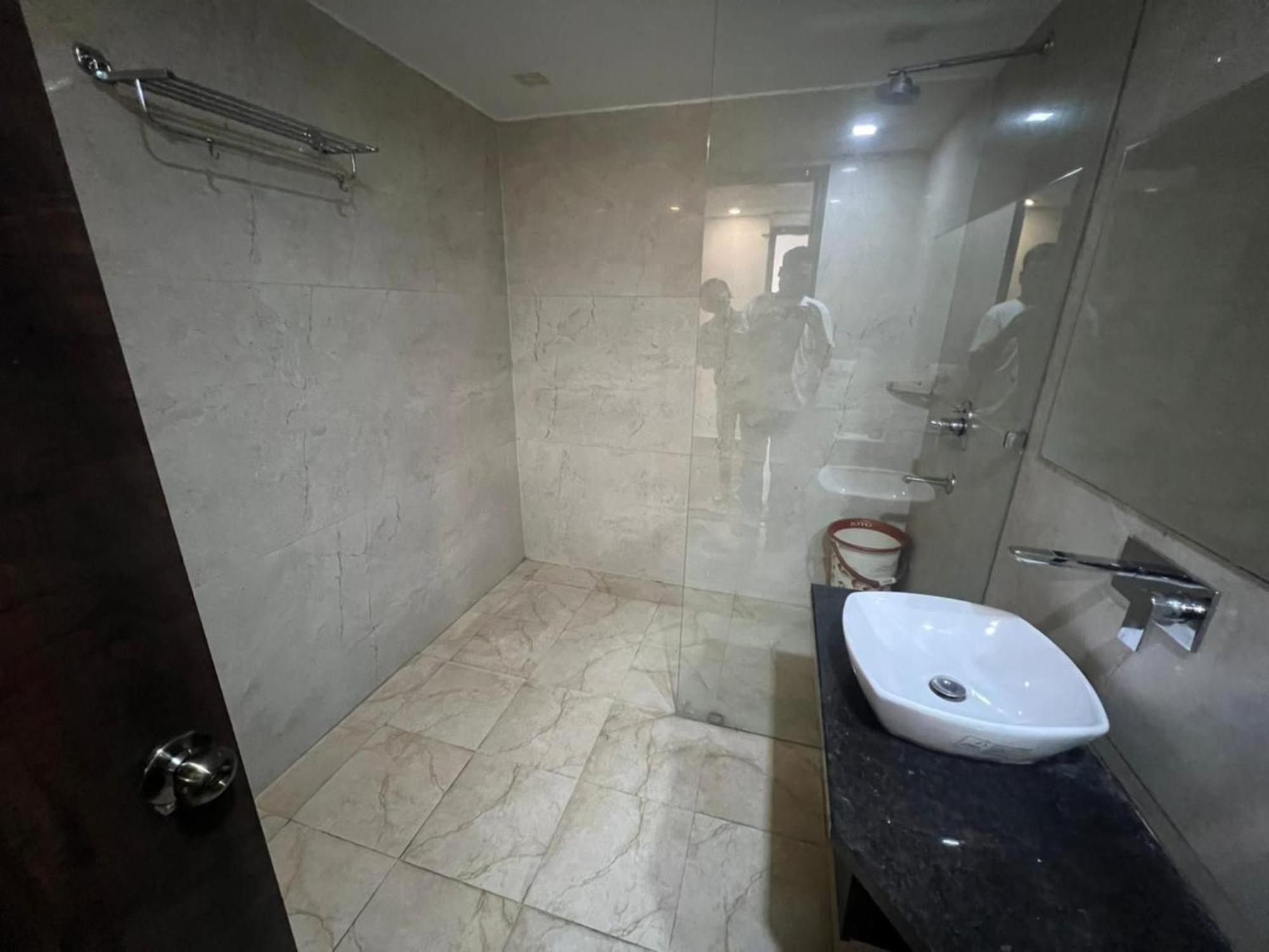 Hotel Royal Palace Hapur 외부 사진