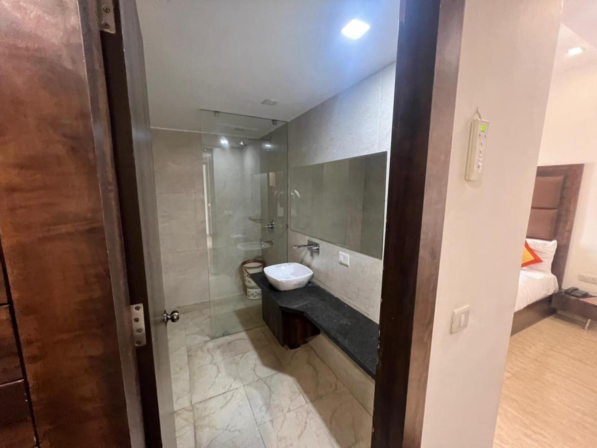 Hotel Royal Palace Hapur 외부 사진
