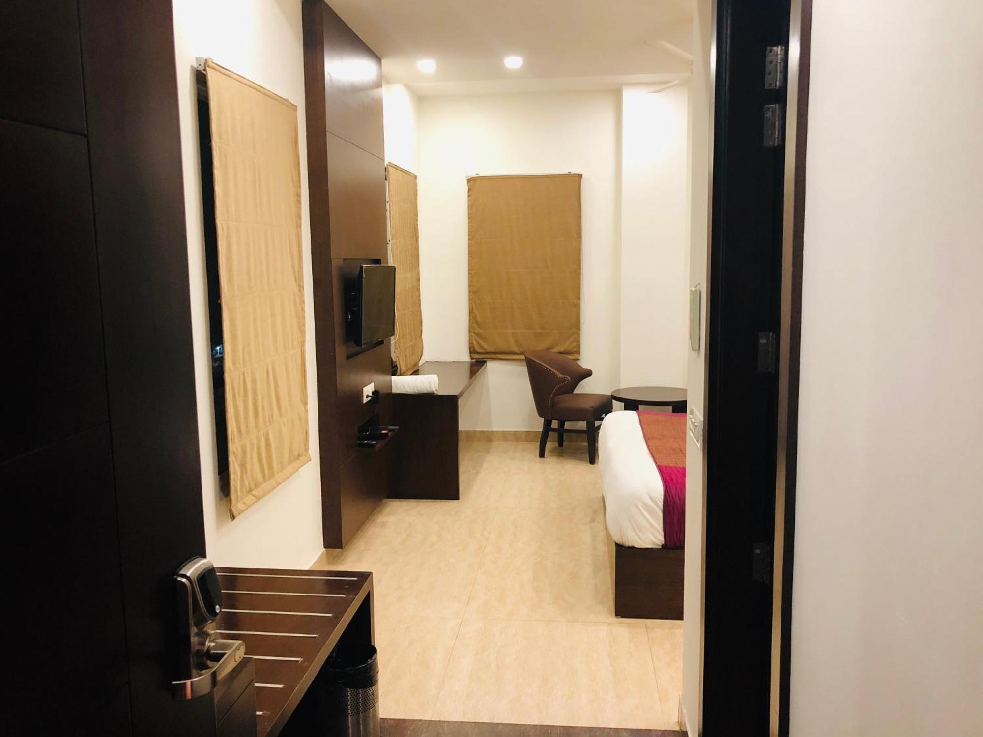 Hotel Royal Palace Hapur 외부 사진