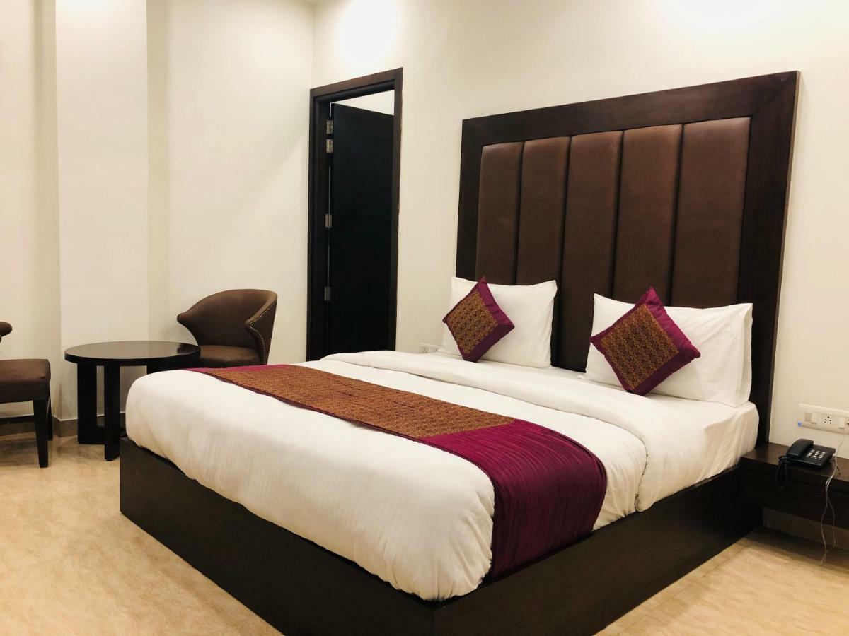 Hotel Royal Palace Hapur 외부 사진
