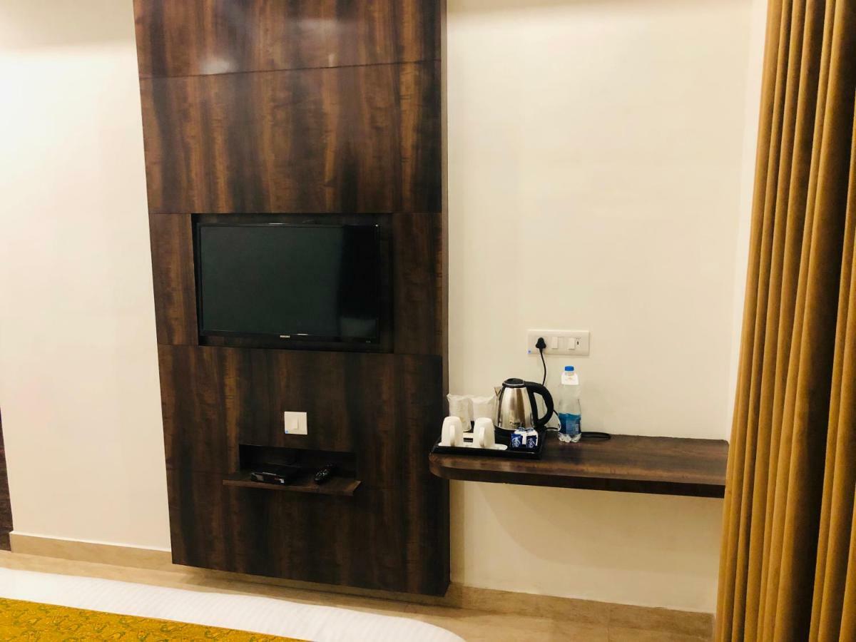 Hotel Royal Palace Hapur 외부 사진