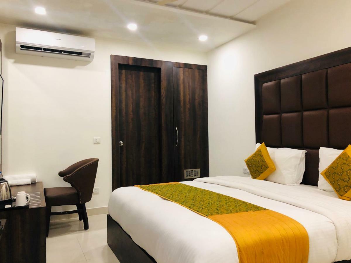 Hotel Royal Palace Hapur 외부 사진